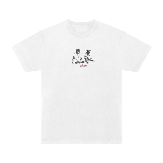 plum photo white tee